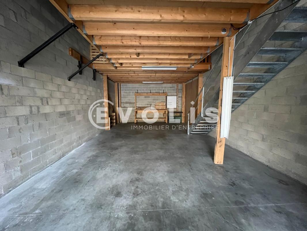 Flex in Varennes-Jarcy for lease Interior Photo- Image 1 of 6