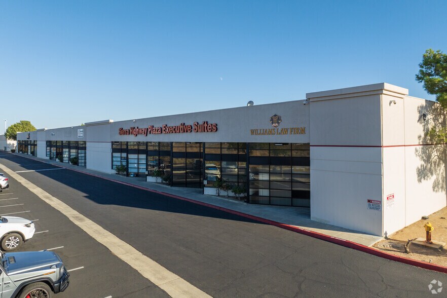 190 sierra Ct, Palmdale, CA à louer - Photo du bâtiment - Image 2 de 3