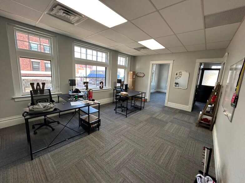 224 N Bridge St, Chippewa Falls, WI for lease - Interior Photo - Image 2 of 8