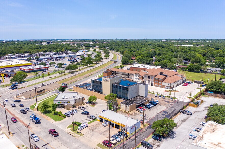 1711 W Irving Blvd, Irving, TX à louer - Aérien - Image 3 de 14