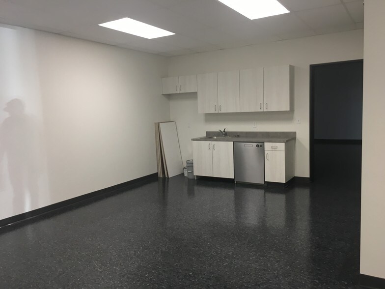 8044 SE Harold St, Portland, OR à louer - Photo intérieure - Image 3 de 6