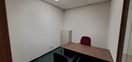 960-998 Lake St, Roselle, IL for lease Interior Photo- Image 2 of 7