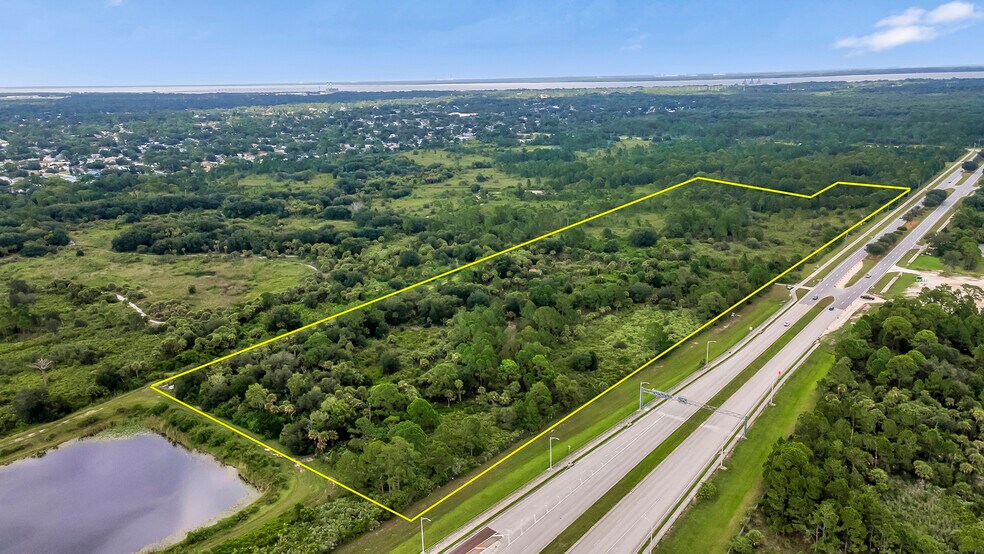 5155 Port St John Pky, Cocoa, FL à vendre - Photo du bâtiment - Image 2 de 7