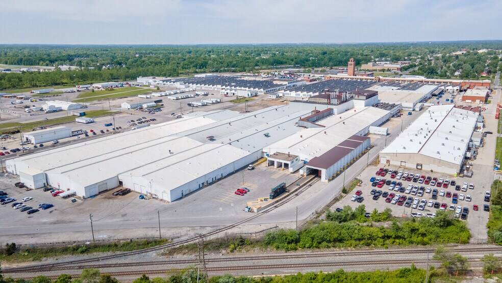 2701 S Coliseum Blvd, Fort Wayne, IN à louer - Photo du bâtiment - Image 3 de 6