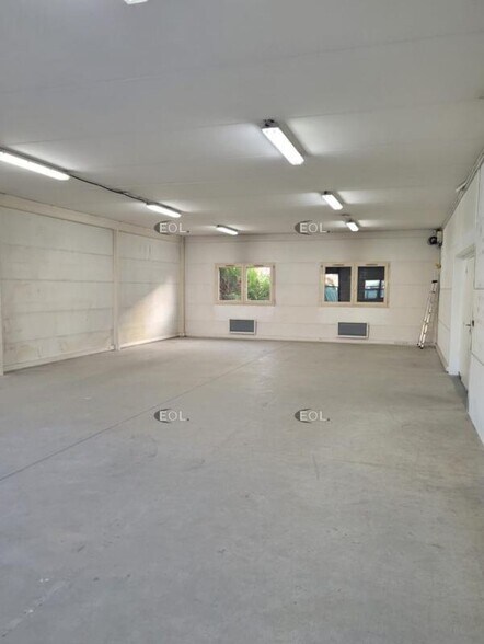 Flex in Massy for lease - Interior Photo - Image 1 of 3
