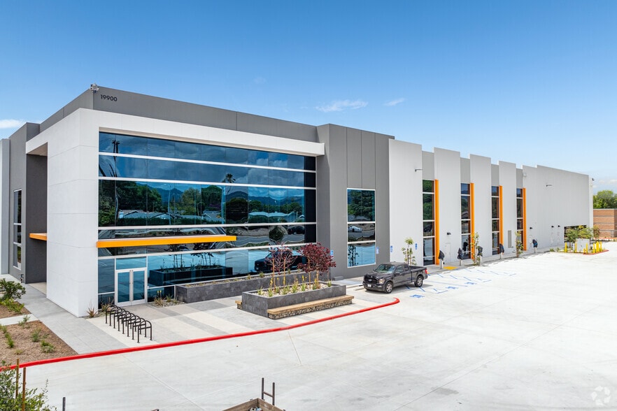 19900 Plummer St, Chatsworth, CA for lease - Building Photo - Image 1 of 10