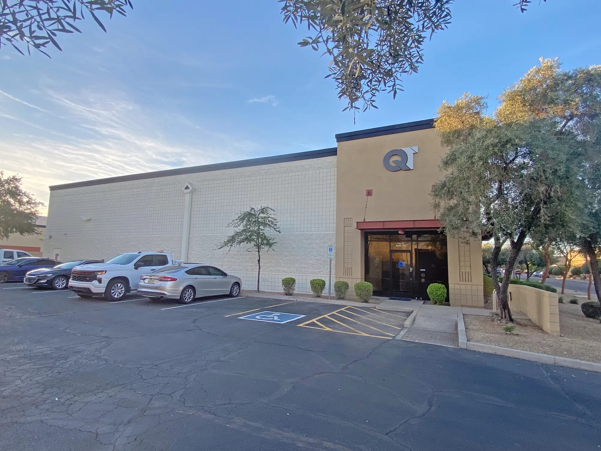 175 S Hamilton Pl, Gilbert, AZ à vendre Photo du bâtiment- Image 1 de 10