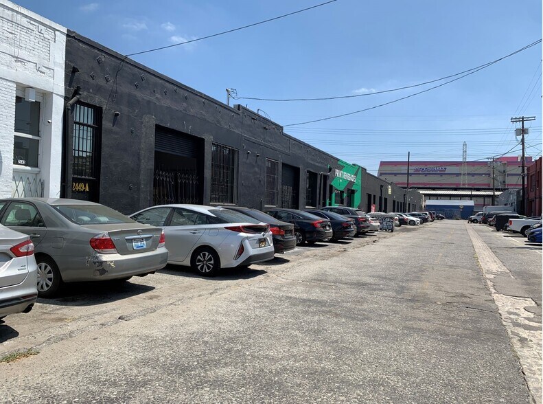 2473 Hunter St, Los Angeles, CA à louer - Photo du bâtiment - Image 1 de 2