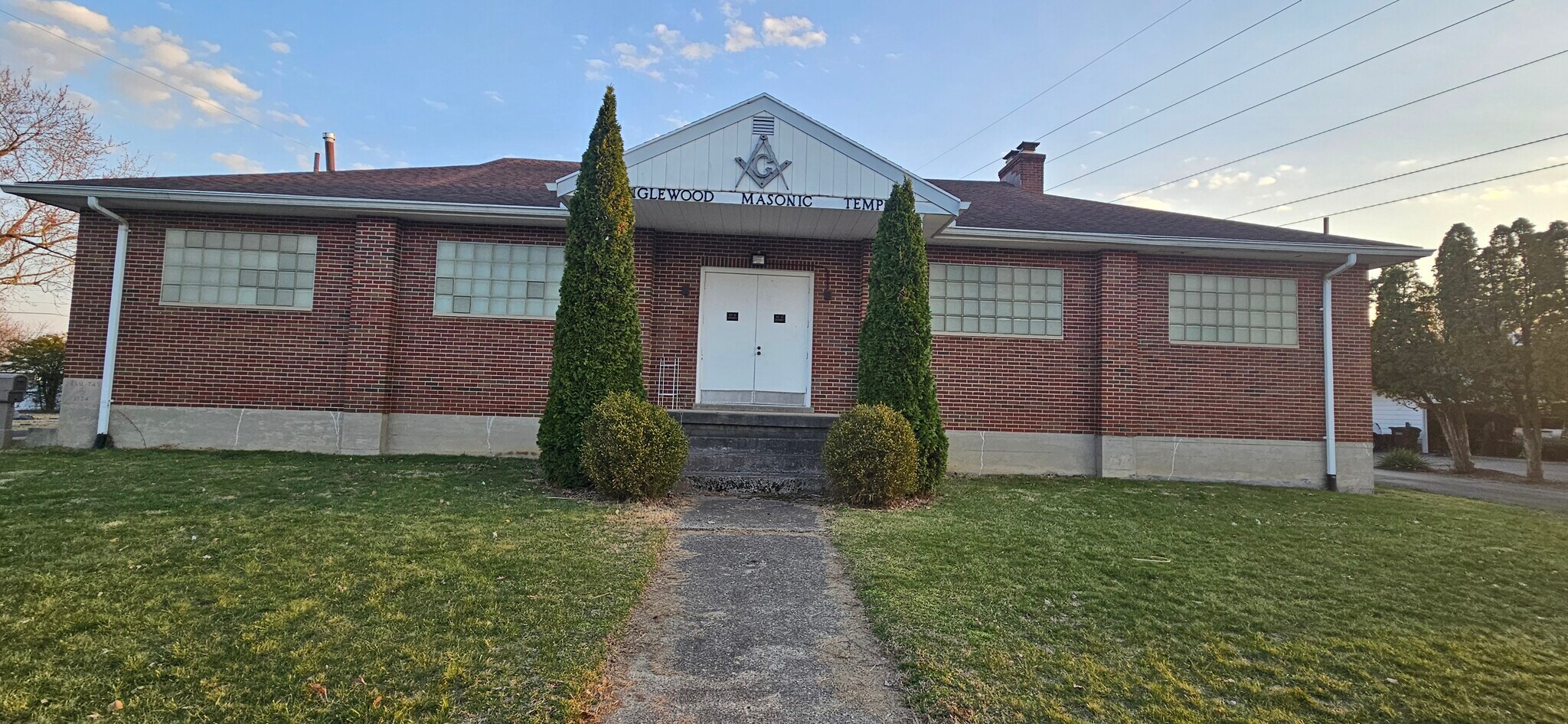 210 Wolf Ave, Englewood, OH à vendre Photo du bâtiment- Image 1 de 1