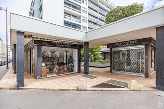 Retail in Paris for lease Building Photo- Image 2 of 4
