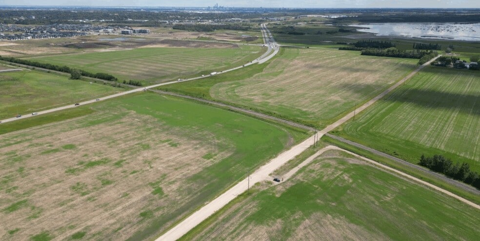 Ray Gibbon Drive & Giroux Rd, St. Albert, AB à vendre - Photo du bâtiment - Image 3 de 9