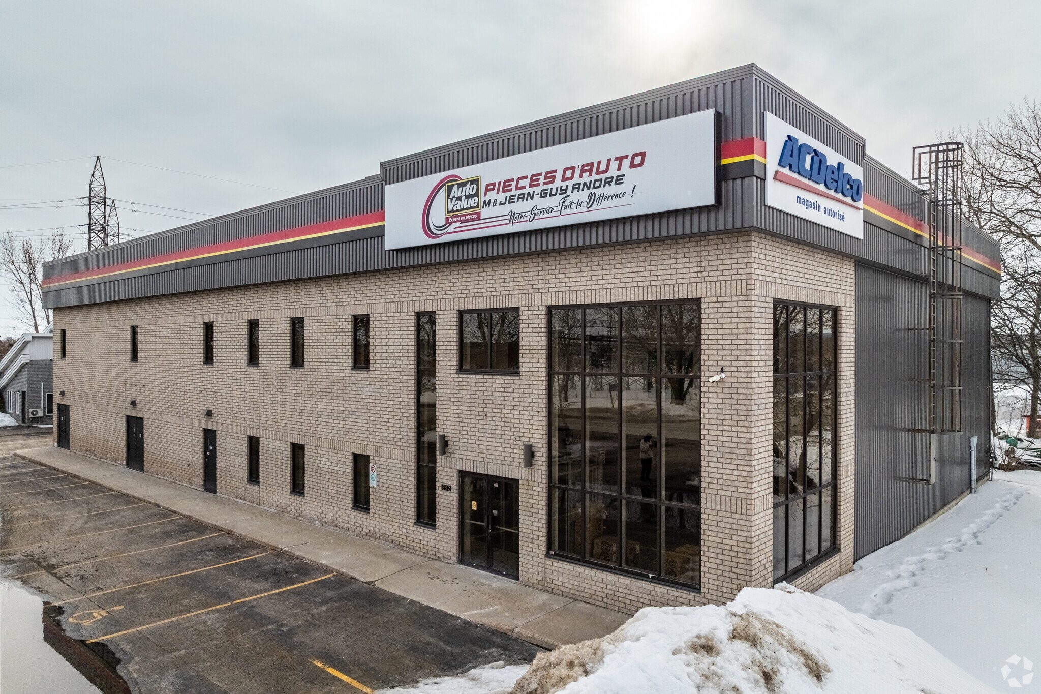 692 Boul Greber, Gatineau, QC for sale Primary Photo- Image 1 of 3