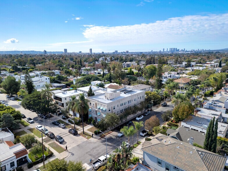 859 N June St, Los Angeles, CA à vendre - Photo du bâtiment - Image 3 de 11