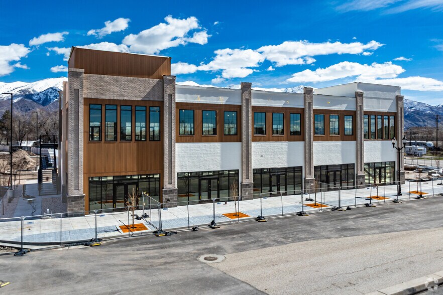 156 Main (South Building) St, Layton, UT à louer - Photo principale - Image 1 de 2