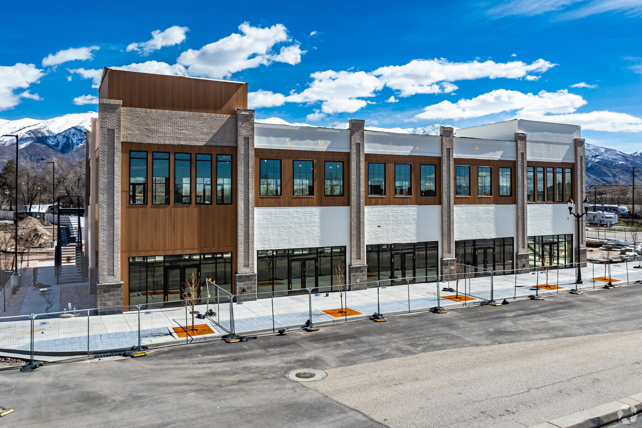 156 Main (South Building) St, Layton, UT à louer Photo principale- Image 1 de 3