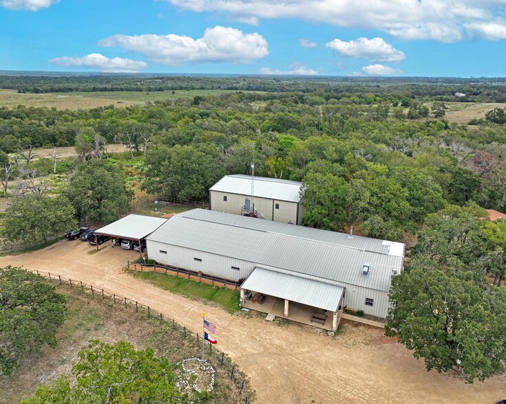 2274 County Road 203 Loop, Cameron, TX à vendre - Photo principale - Image 1 de 3