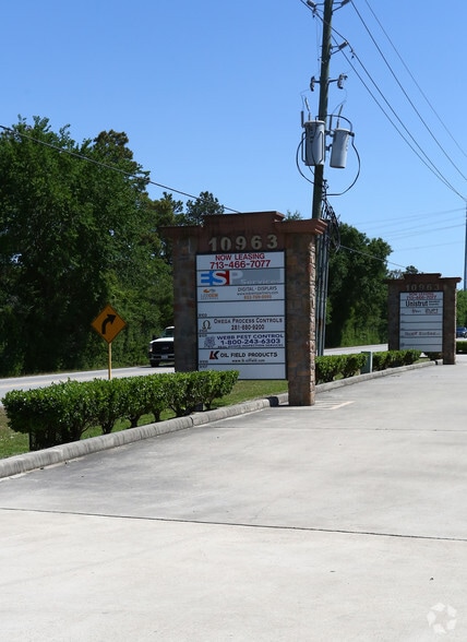 10963 Cutten Rd, Houston, TX for lease - Building Photo - Image 2 of 9