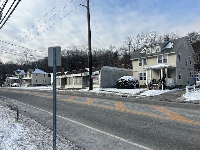 42 Pine Hollow Rd, Oyster Bay, NY à vendre Photo principale- Image 1 de 4