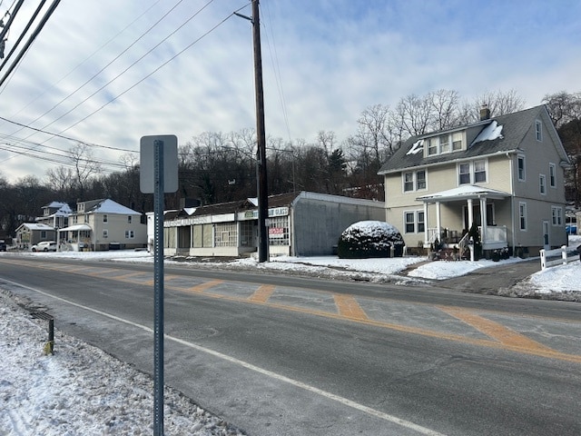 42 Pine Hollow Rd, Oyster Bay, NY for sale Primary Photo- Image 1 of 4