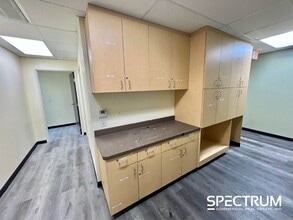 18433 Roscoe Blvd, Northridge, CA à louer Photo intérieure- Image 2 de 5