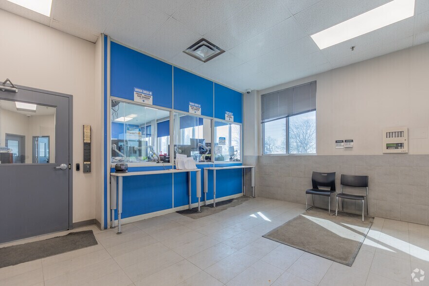 8495 Goreway Dr, Brampton, ON à louer - Hall d’entrée - Image 2 de 21