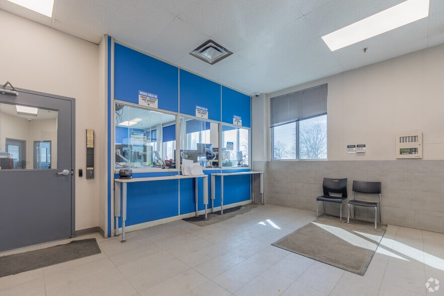 8495 Goreway Dr, Brampton, ON for lease - Lobby - Image 2 of 21