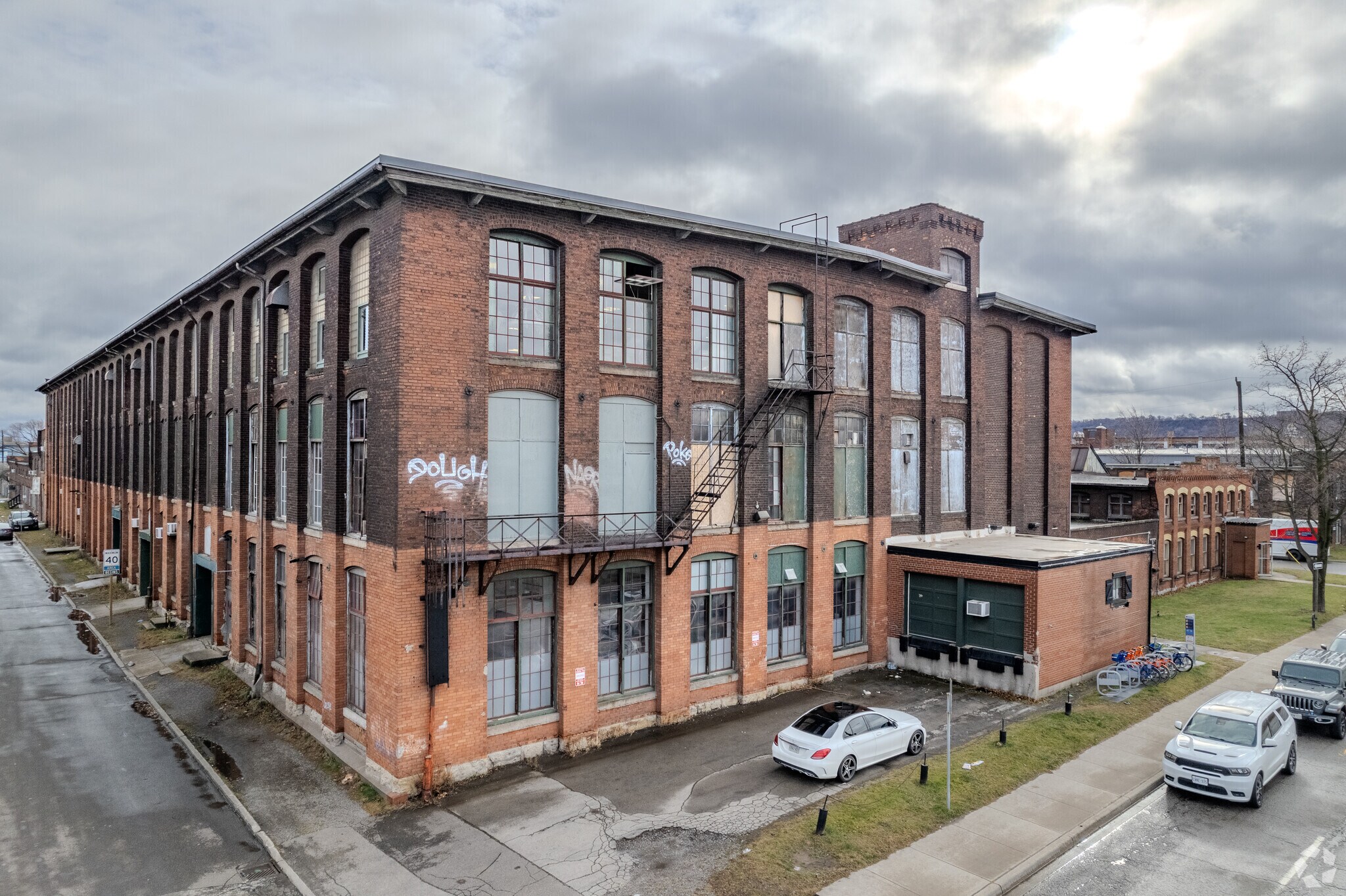 270 Sherman Ave N, Hamilton, ON for sale Primary Photo- Image 1 of 1