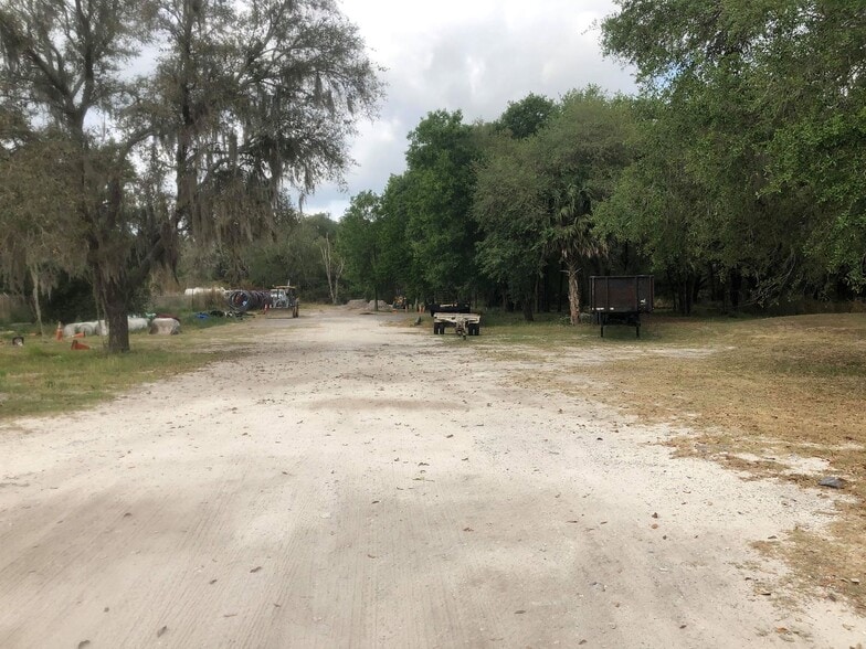 11824 Jackson Rd, Thonotosassa, FL à louer - Photo du bâtiment - Image 3 de 14