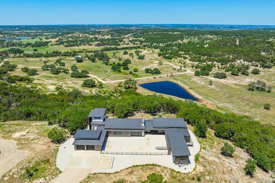 5081 Bandera Hwy, Camp Verde, TX à vendre - Photo du b timent - Image 1 de 60