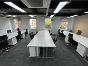 2 Bath Pl, Londres à louer Photo intérieure- Image 2 de 12