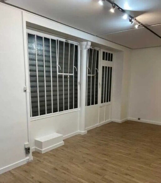 Retail in Paris for lease - Building Photo - Image 2 of 9