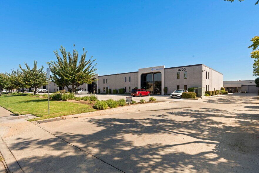 3700 N Industry Ave, Lakewood, CA for lease - Building Photo - Image 1 of 8