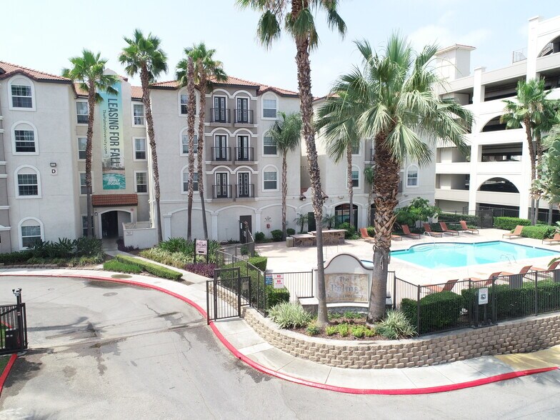 1400 University Ave, Riverside, CA à louer - Photo du bâtiment - Image 1 de 7