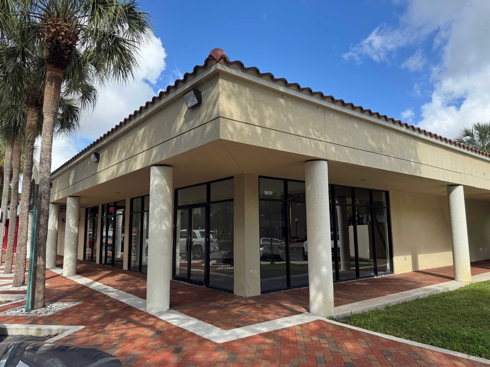 15503-15509 Bull Run Rd, Hialeah, FL for lease Building Photo- Image 1 of 5