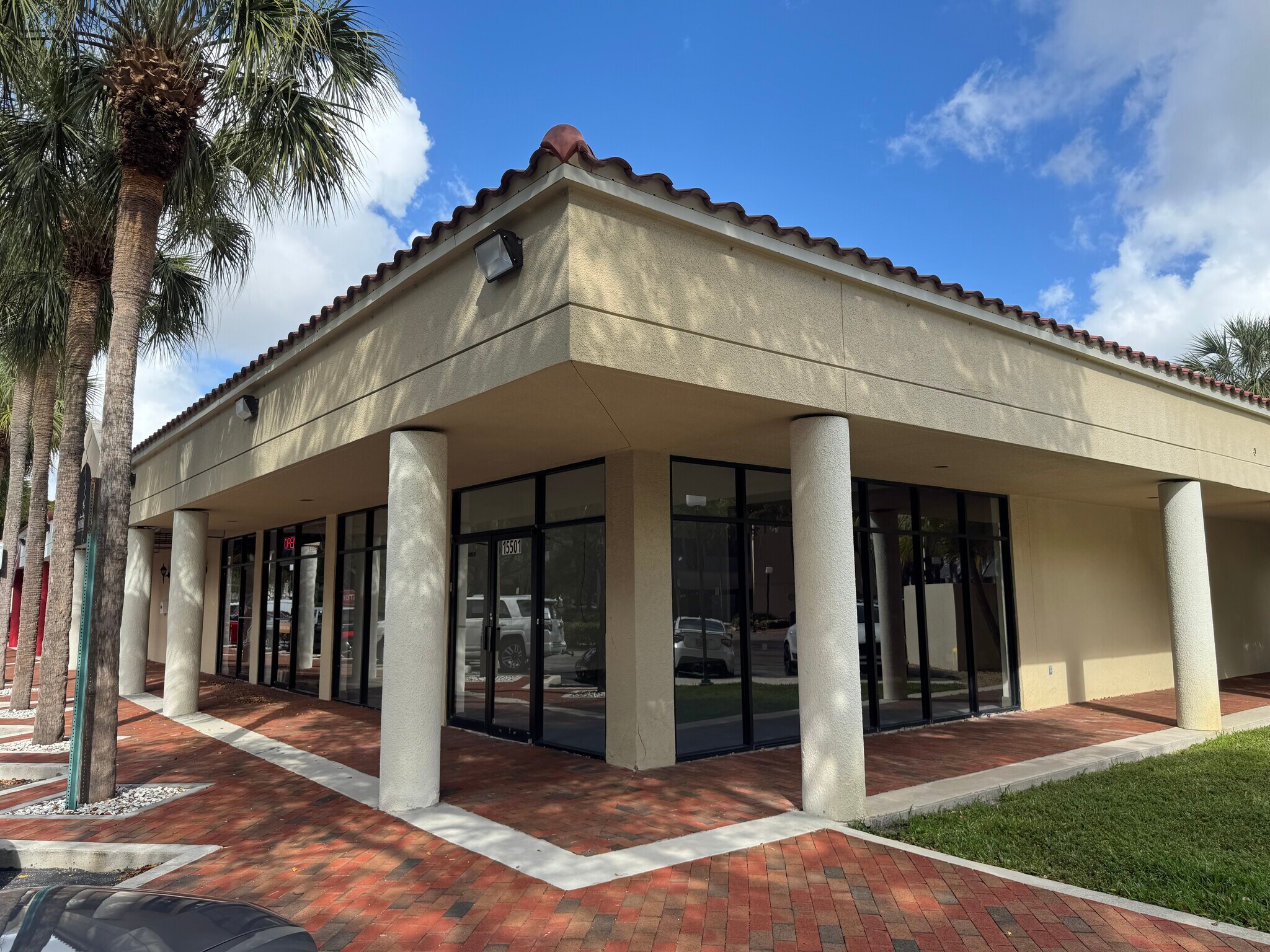 15503-15509 Bull Run Rd, Hialeah, FL à louer Photo du bâtiment- Image 1 de 5