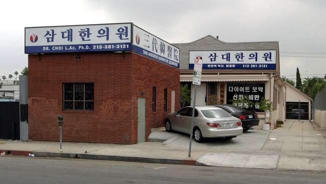 More details for 220 N Oxford Ave, Los Angeles, CA - Office for Sale