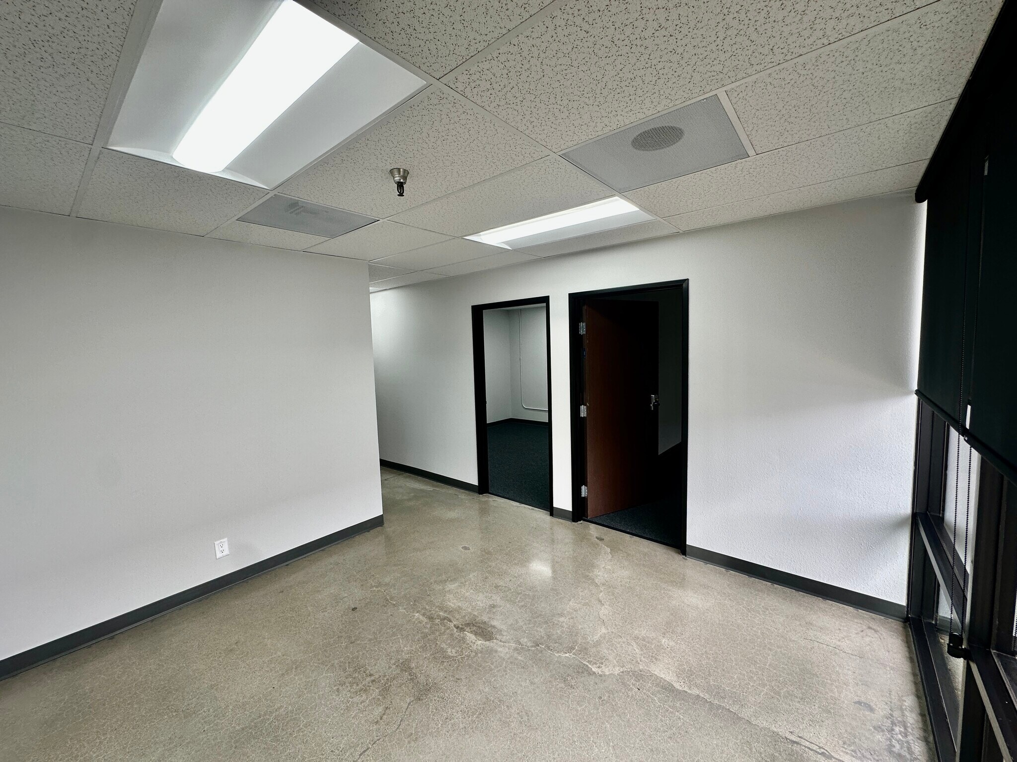 367-377 S Acacia Ave, Fullerton, CA for lease Interior Photo- Image 1 of 8
