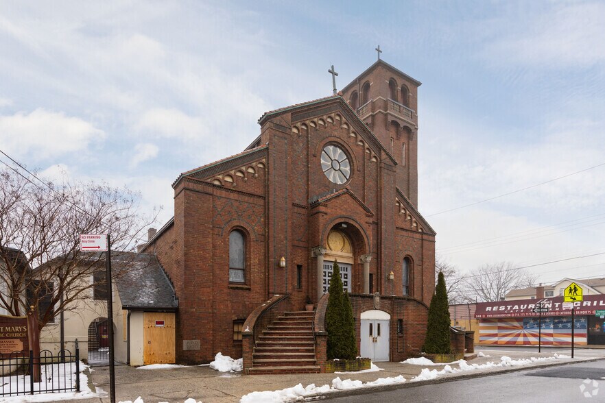 556 Lincoln Ave, Staten Island, NY à vendre - Photo du bâtiment - Image 2 de 6