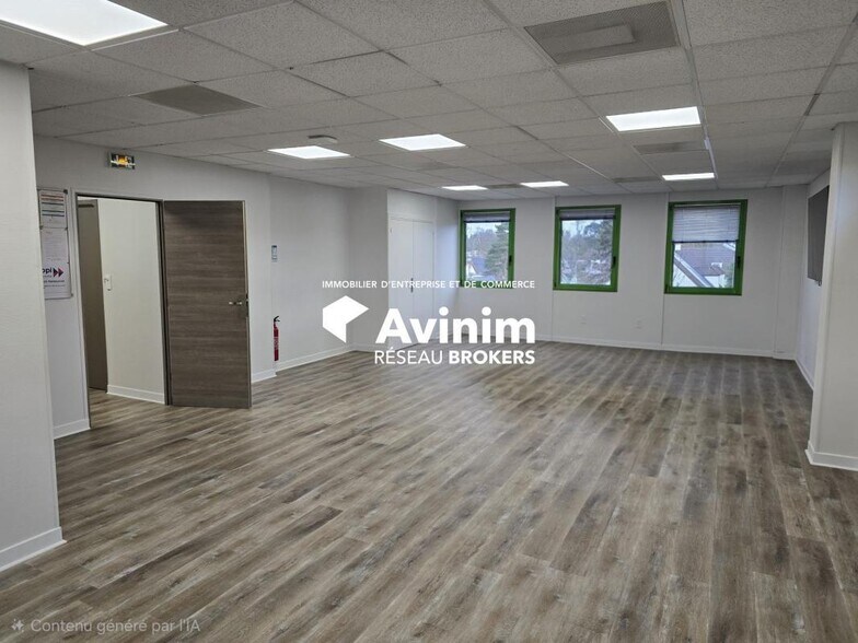 Office in Domont for lease - Interior Photo - Image 3 of 5