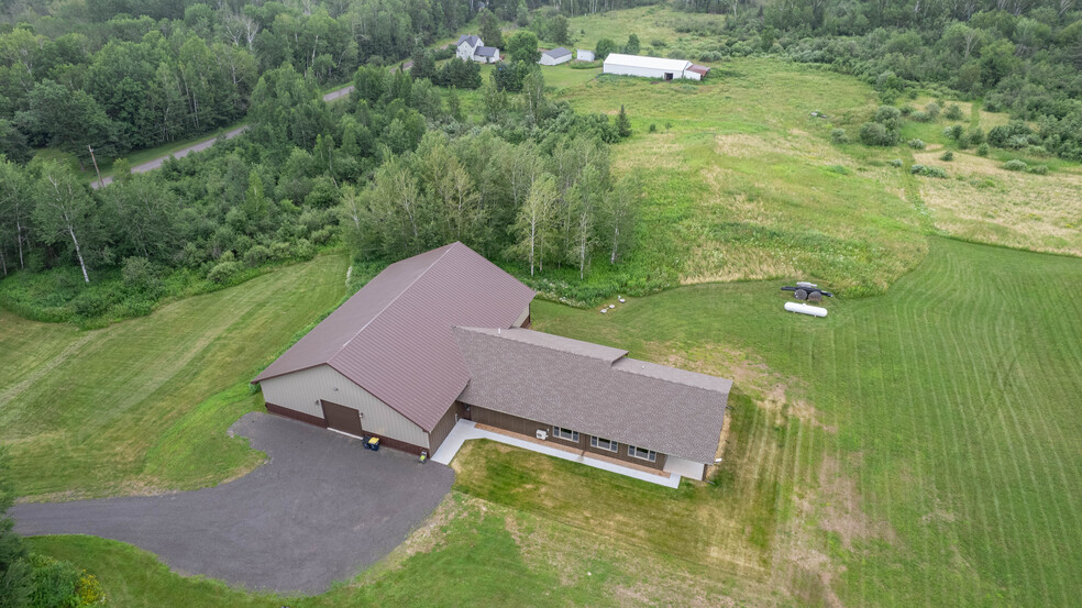 4304 E Leggate Rd, Superior, WI à vendre - Photo principale - Image 1 de 49