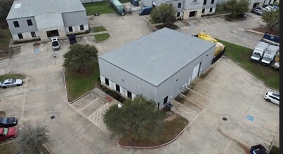 1333 Price Plaza Dr, Katy, TX à louer Photo du bâtiment- Image 2 de 4