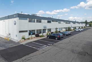 Plus de détails pour 2010 E Center Cir, Plymouth, MN - Industriel à louer