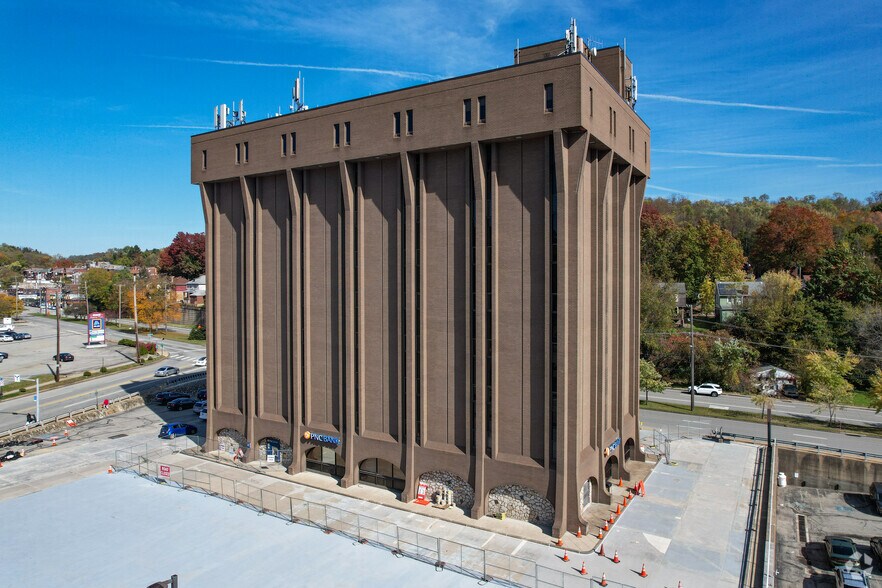 2400 Ardmore Blvd, Pittsburgh, PA à louer - Photo du bâtiment - Image 1 de 15