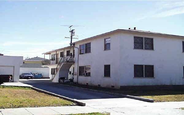 206 Harps St, San Fernando, CA à vendre - Photo du bâtiment - Image 2 de 3