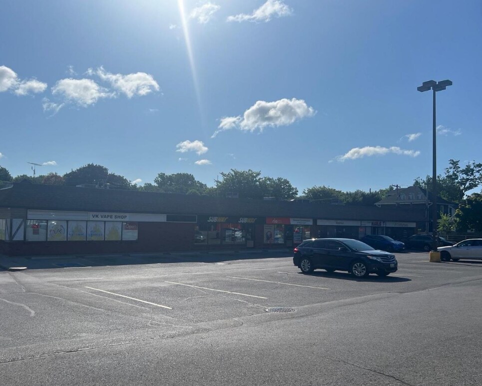 8 Queensway E, Norfolk, ON for sale Primary Photo- Image 1 of 1