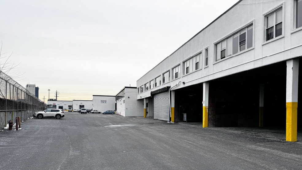 18220 Liberty Ave, Jamaica, NY for lease - Building Photo - Image 3 of 6
