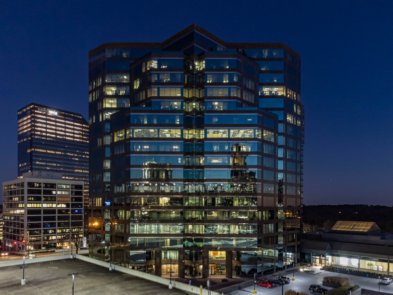 3399 Peachtree Rd NE, Atlanta, GA à louer - Photo du bâtiment - Image 3 de 17