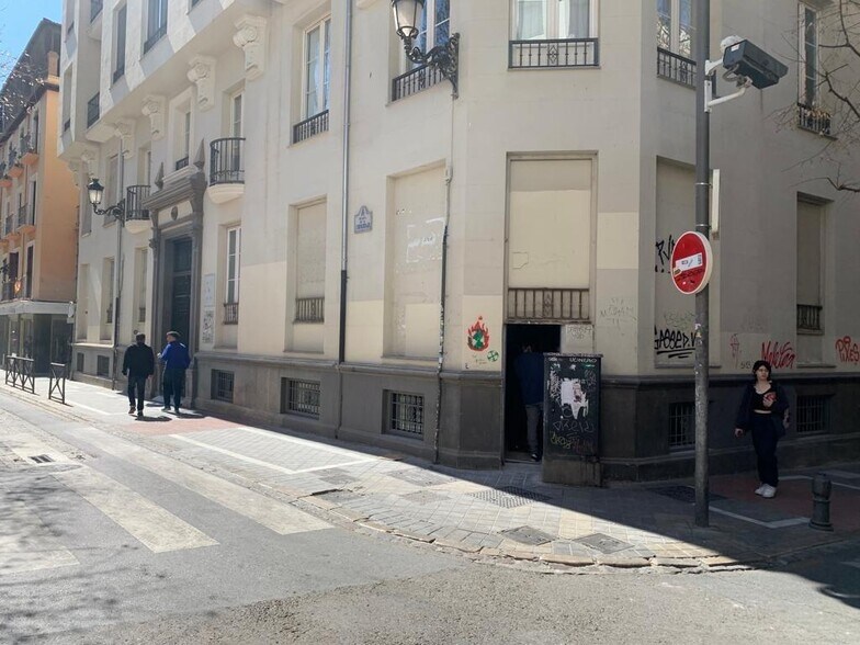 Commerce de détail dans Granada, Granada à vendre - Photo du bâtiment - Image 2 de 11