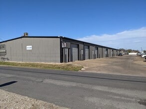 2453 Glenda Ln, Dallas, TX for lease Building Photo- Image 1 of 2