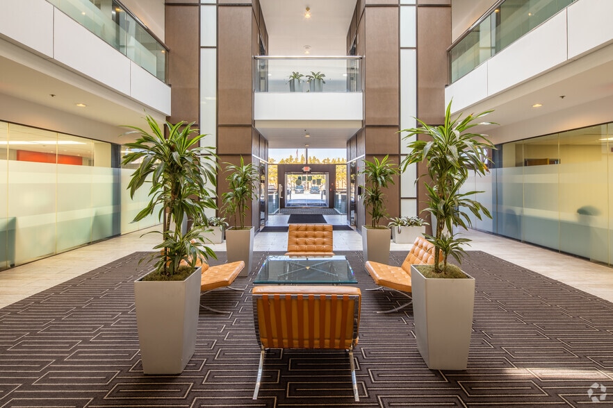 12400 Olive Blvd, Saint Louis, MO for lease - Lobby - Image 2 of 17